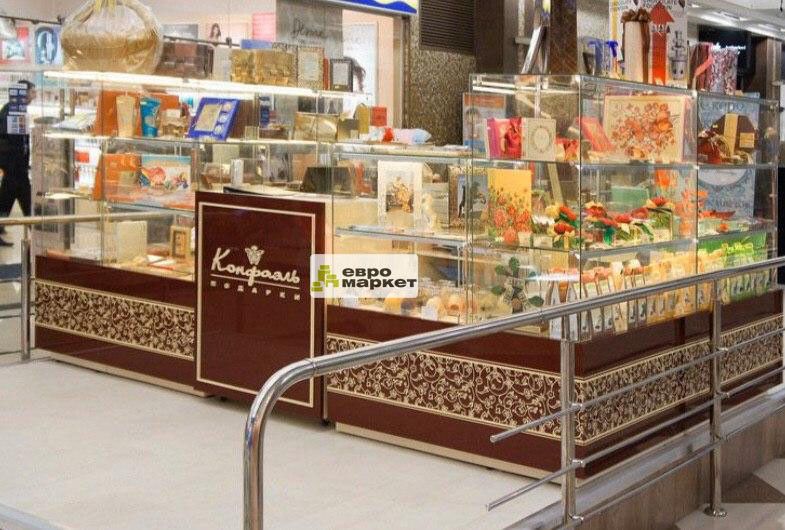 Торговый остров для продажи подарочных кондитерских изделий