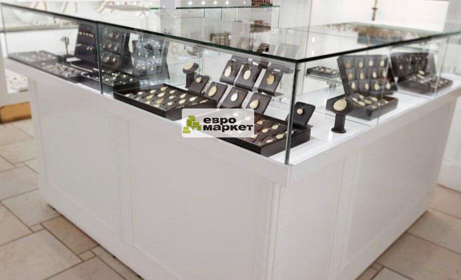 Торговый остров для коллекционных украшений