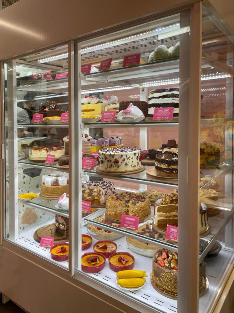 Кондитерская витрина SWEET BL с отделкой 1900